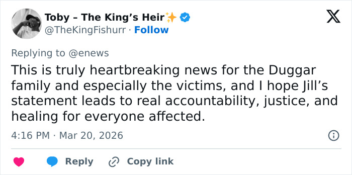 Usuário do Twitter reagindo às notícias da família Duggar, destacando a declaração de Jill Duggar após a prisão de Joseph Duggar. Usuário do Twitter reagindo às notícias da família Duggar, destacando a declaração de Jill Duggar após a prisão de Joseph Duggar.