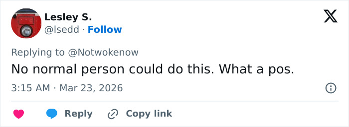 Comentário na mídia social reagindo à mulher de 20 anos de Kentucky presa após dirigir contra uma multidão com extrema indiferença.