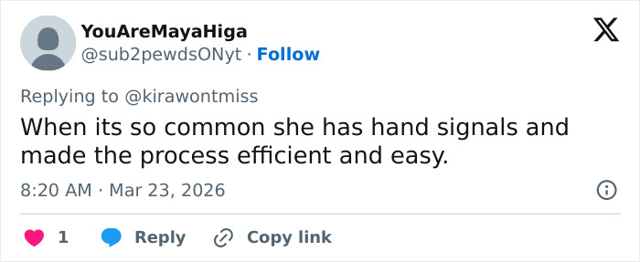 Tweet by user YouAreMayaHiga praising Chappell Roan's use of hand signals to efficiently handle security and fan interactions. Tweet by user YouAreMayaHiga praising Chappell Roan's use of hand signals to efficiently handle security and fan interactions.