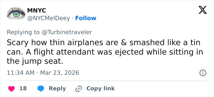 Tweet discutindo um comissário de bordo da Air Canada ejetado durante o acidente do LaGuardia, destacando a condição frágil do avião.