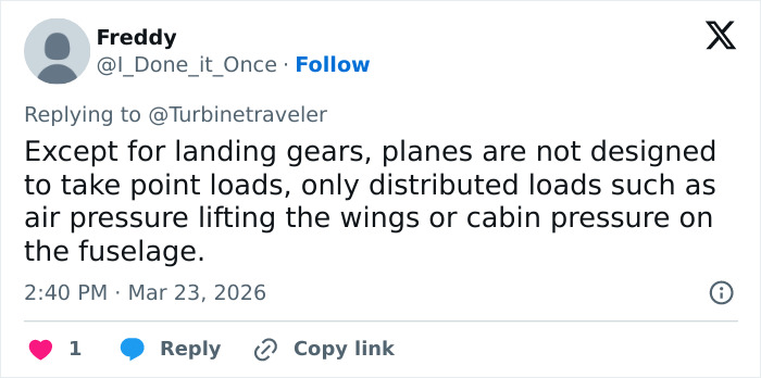 Captura de tela do Twitter mostrando um usuário explicando o projeto estrutural do avião e a distribuição de pressão após uma discussão sobre o acidente.