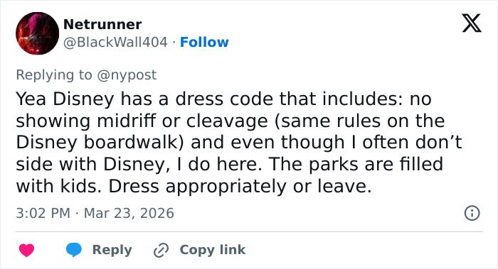 Tweet discussing Disney World dress code guidelines after complaints about an influencer's allegedly inappropriate outfit.
