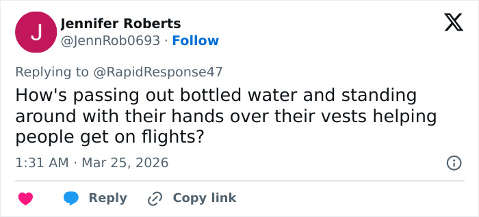 Screenshot of a Twitter reply discussing airport scene with people helping passengers, highlighting priceless reaction to ICE presence.