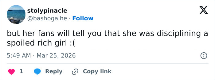 Tweet text highlighting fans' defense of Chappell Roan amid security guard's treatment of Jude Law’s daughter controversy.