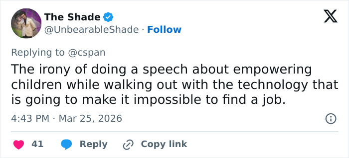 O momento de Melania Trump com o robô fez com que todos percebessem o mesmo detalhe estranho