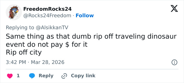 Tweet criticizing Barbie Dream Fest as a disappointing event, comparing it to a rip-off traveling dinosaur attraction.