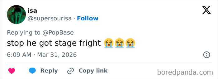 Tweet showing a fan’s humorous reaction with crying emojis to Disney’s animatronic Olaf suddenly collapsing.