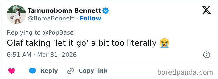 Tweet showing a fan’s humorous reaction to Disney’s animatronic Olaf suddenly collapsing in front of fans.