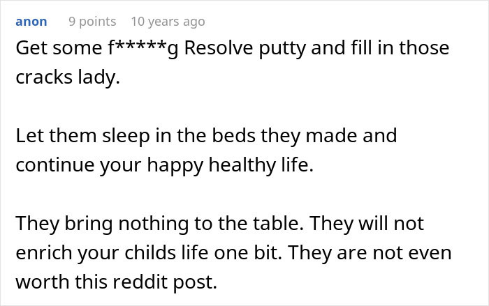 Text comment on a forum about a woman cutting off parents after catching mom with her fiancé, discussing toxic family dynamics.