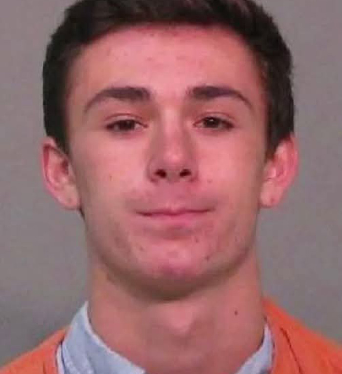 Fim comovente depois que casal extorquiu funcionário da Chick-Fil-A que lhes fez um gentil favor Fim comovente depois que casal extorquiu funcionário da Chick-Fil-A que lhes fez um gentil favor