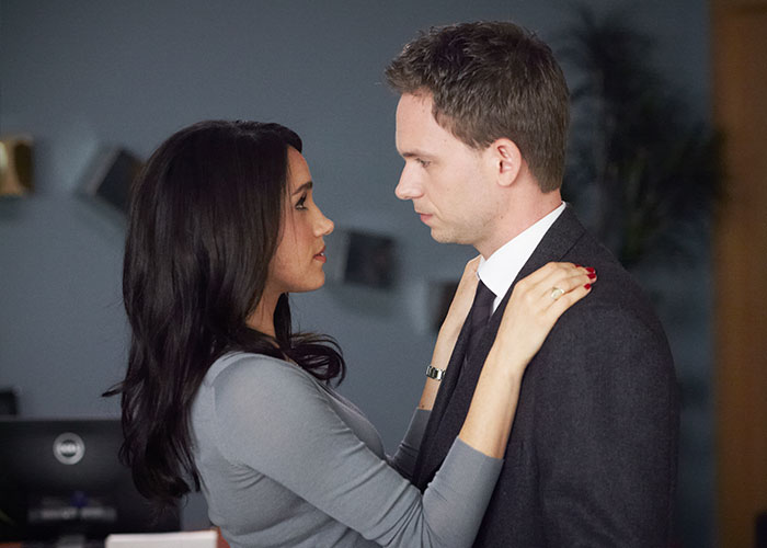 Patrick J. Adams revela que 'Eye Rolls eram uma constante' com a co-estrela de 'Suits' Meghan Markle
