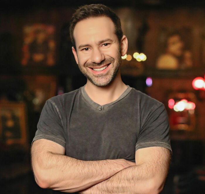 "Semana sem conteúdo como homenagem": Criador da plataforma de entretenimento adulto mais lucrativa do mundo morre aos 43 anos, provocando reações acaloradas