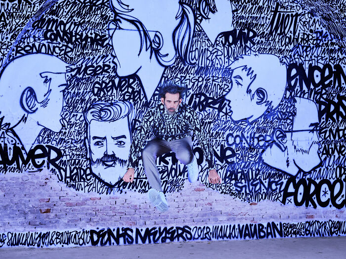 Artist Duo Creates Incredible Hand-Knitted Camouflage That Blends People Into Real Places (27 Pics)