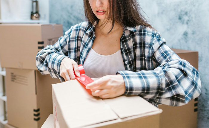 Woman Baffled That Rich Boyfriend Wants To Split Expenses 50/50: "My Partner Earns At Least 3x What I Do"