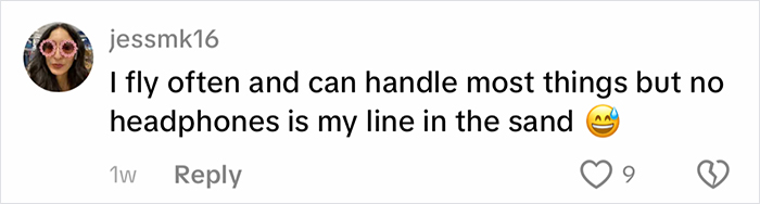 Woman Loses It After Getting Kicked Off Plane For Watching Videos Without Headphones