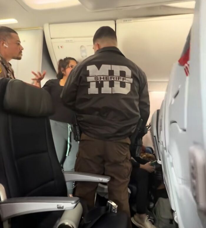 Woman Loses It After Getting Kicked Off Plane For Watching Videos Without Headphones