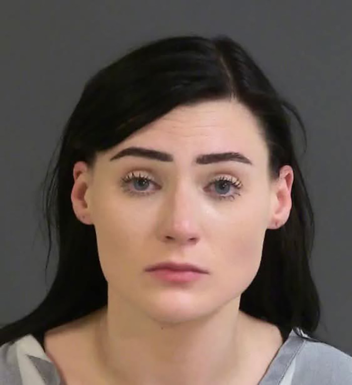 Fim comovente depois que casal extorquiu funcionário da Chick-Fil-A que lhes fez um gentil favor Fim comovente depois que casal extorquiu funcionário da Chick-Fil-A que lhes fez um gentil favor