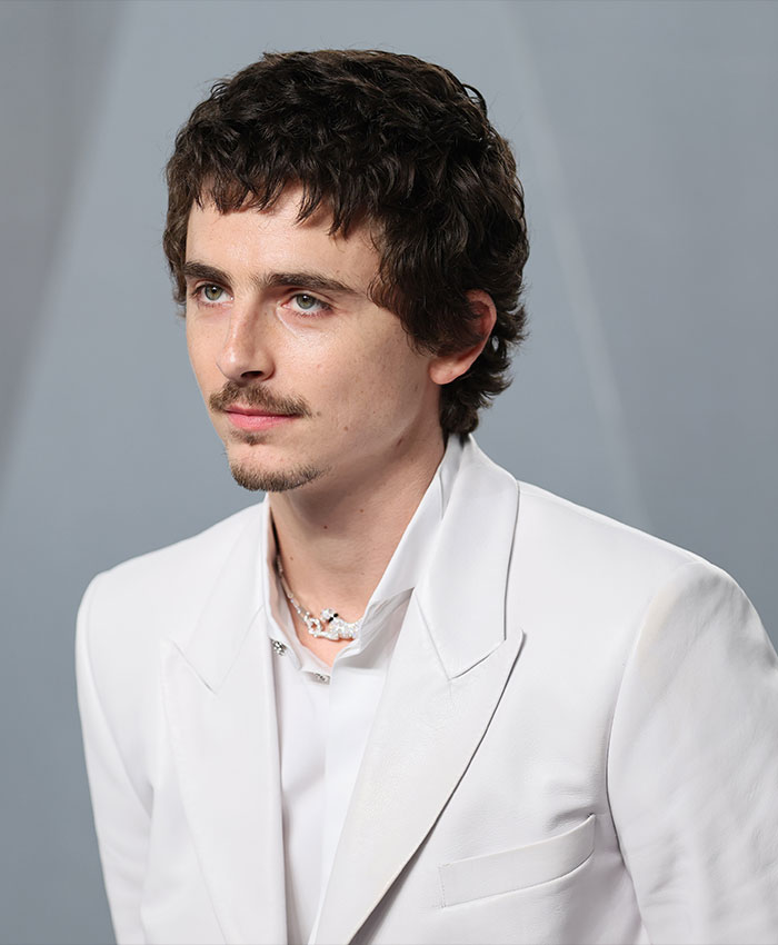 Especialista em linguagem corporal explica a estranha reação de Timothée Chalamet à vitória de Michael B. Jordan Especialista em linguagem corporal explica a estranha reação de Timothée Chalamet à vitória de Michael B. Jordan