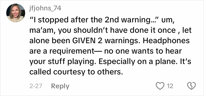 Woman Loses It After Getting Kicked Off Plane For Watching Videos Without Headphones