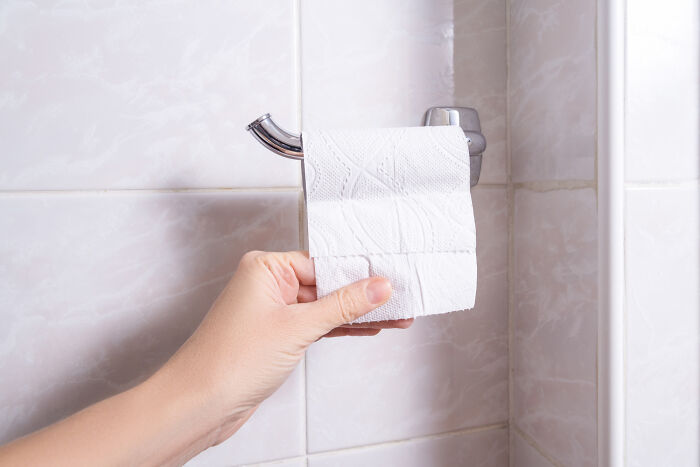 From Disgusting To Bizarre, Here Are 33 Of The Worst Things People Spotted In Someone's Home