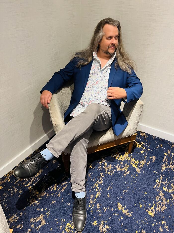 Opera Singer Takes A Job At A Car Dealership, Starts Singing Arias About Cars And Goes Viral