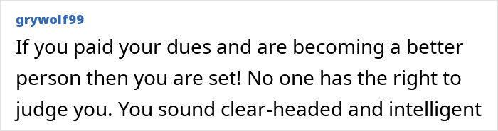 Lembra-se da viral 'Mugshot Beauty'? Esta é a aparência dela 13 anos depois, ao revelar um passado sombrio