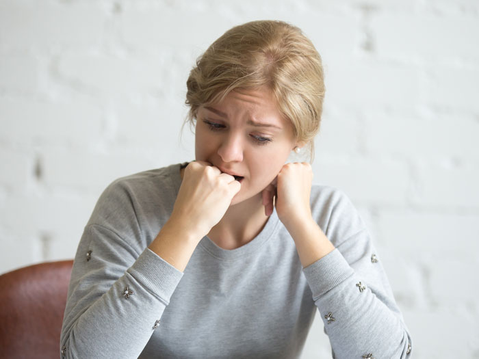 As pessoas sugerem reviravoltas para essa mulher que odeia a tia, a família encontra o posto e faz o trabalho para ela