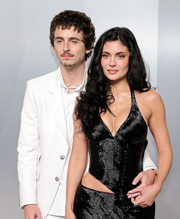 Especialista em linguagem corporal explica a estranha reação de Timothée Chalamet à vitória de Michael B. Jordan Especialista em linguagem corporal explica a estranha reação de Timothée Chalamet à vitória de Michael B. Jordan