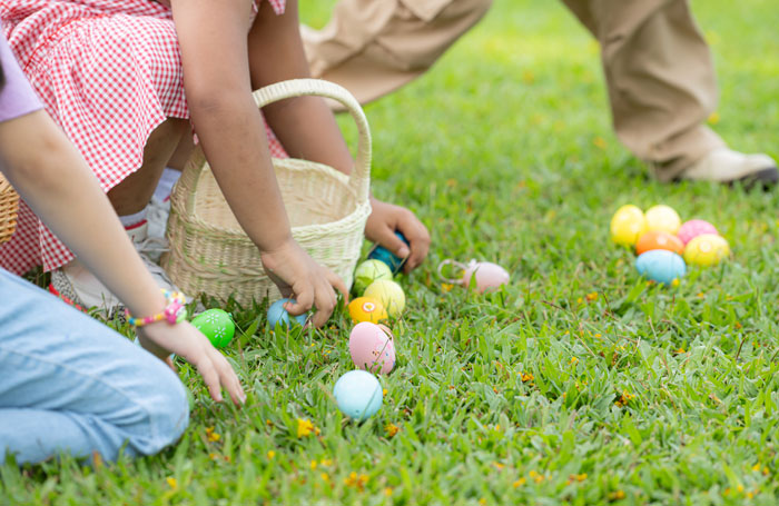 As pessoas sugerem reviravoltas para essa mulher que odeia a tia, a família encontra o posto e faz o trabalho para ela