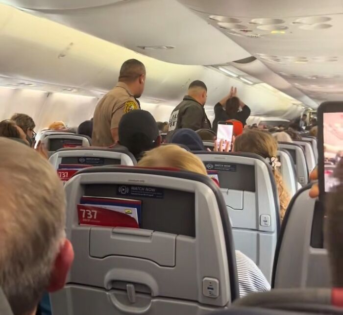 Woman Loses It After Getting Kicked Off Plane For Watching Videos Without Headphones