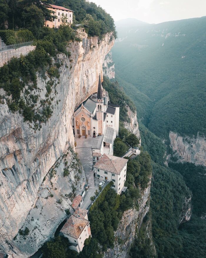This Photographer’s 49 Epic Mountain Photos Show Just How Unreal The Italian Alps Can Look