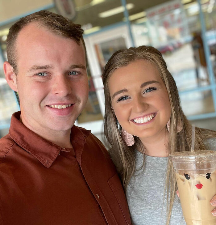 O infrator condenado Josh Duggar quebra o silêncio sobre a prisão do irmão mais novo Joseph por crime perturbador