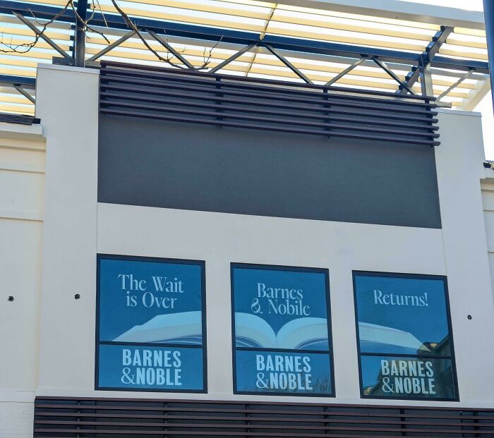 Mildly interesting pictures of a Barnes & Noble storefront with The Wait Is Over and Returns signs.