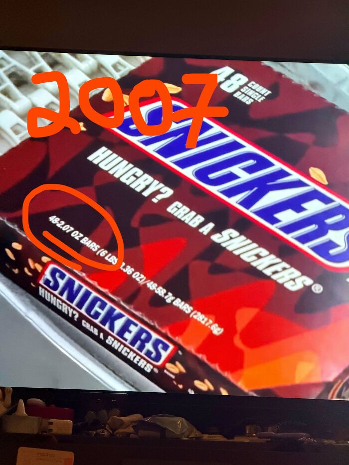 Box of Snickers candy bars with weight discrepancy and handwritten 2007
