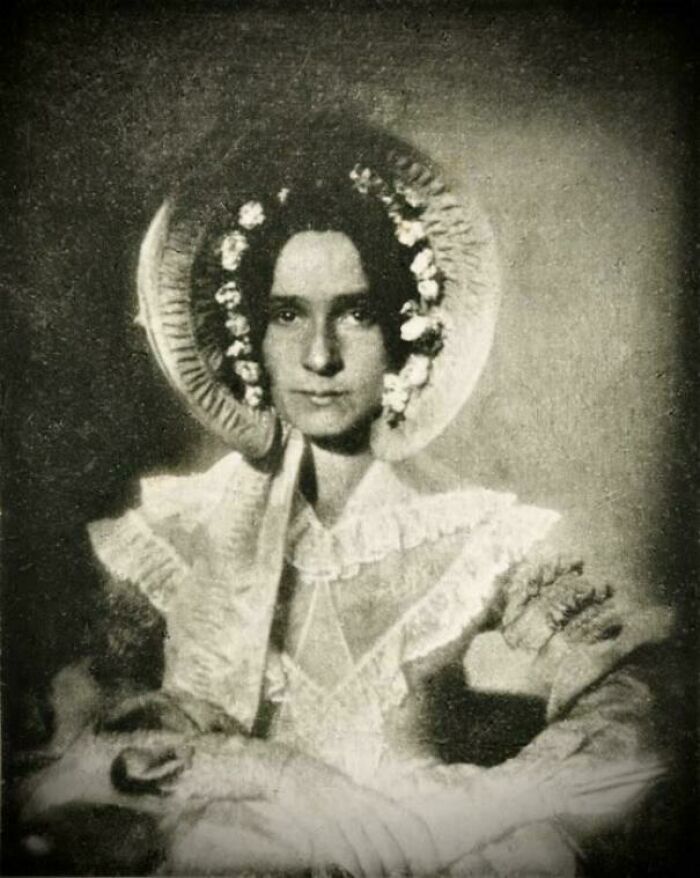 The First Ever Photograph Of A Woman Taken In 1839, Of Dorothy Catherine Draper. Her Daguerreotype Portrait Is The Only Surviving Contemporary Photograph Of Someone Wearing The 1830s Poke Bonnet