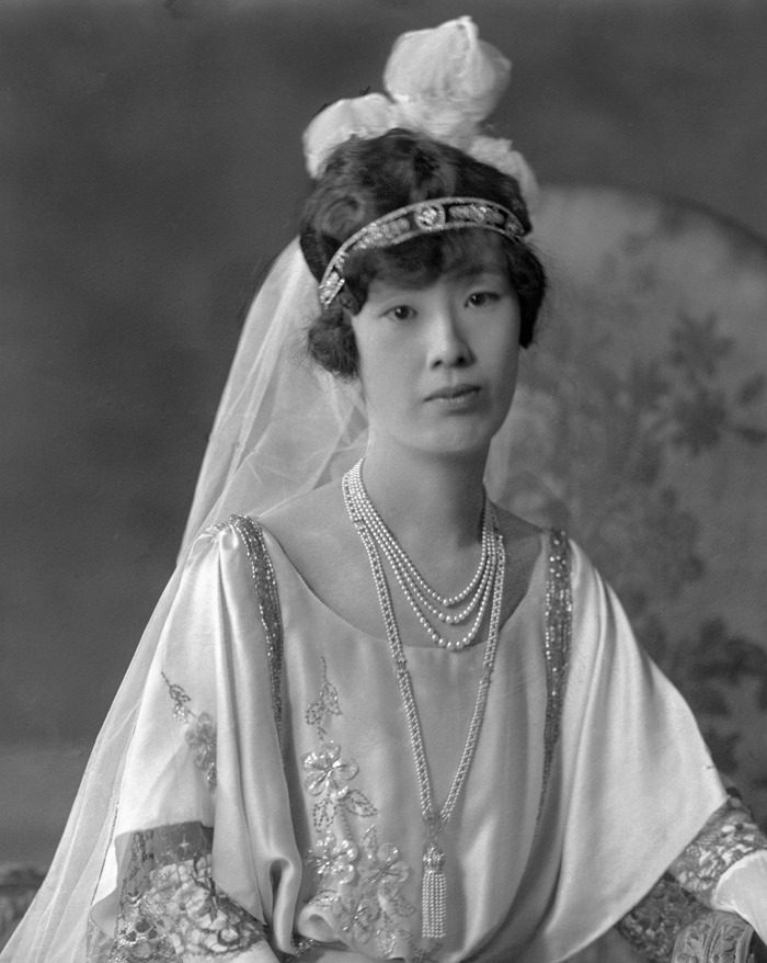 Princess Shimazu, Née Isoku, 6th Daughter Of Prince Sanenori Tokudaiji, 4 Of August 1922. Glass Negative
