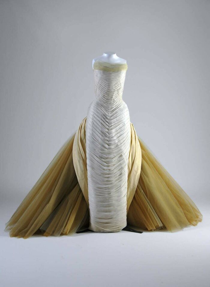 "Butterfly" Evening Dress Designed By Charles James, Made Of Off-White Silk Taffeta, Off-White Silk Chiffon, And Multicolored Dupont Nylon Net, 1954. Chicago History Museum