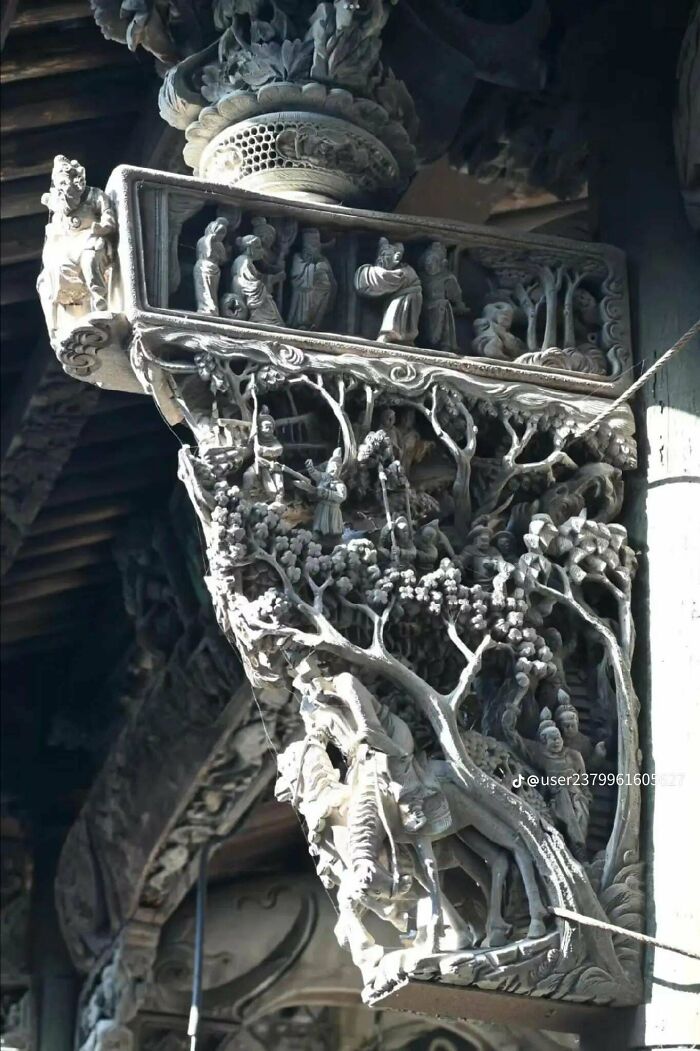The Amount Of Detail On Chinese Column Supporter Architecture
