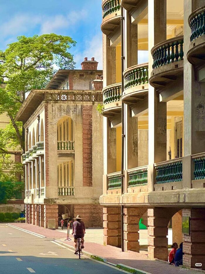 Any Fans Of Chinese Cantonese Architecture?