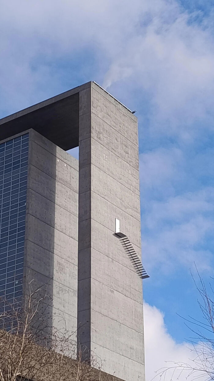Someone Explain The Side Wall Connected To The Horizontal Wall