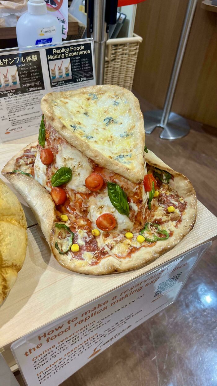 Realistic pizza-shaped hat demonstrating food replica skills
