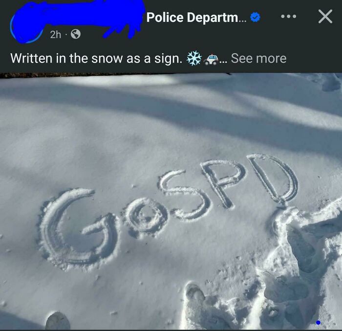 Snow with misspelled police department sign written in snow