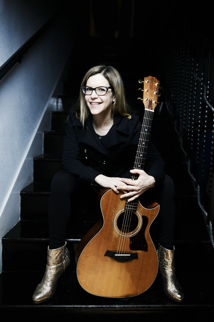 Singer Lisa Loeb, 58