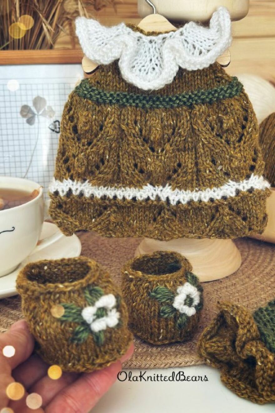 &ldquo;I Knit Quiet Little Animals That Sit And Wait &mdash; And This Bunny In A Snowdrop Outfit Carries A Small Story&rdquo;