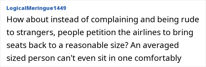 Comentário do usuário discutindo o tamanho dos assentos das companhias aéreas e sugerindo petições relacionadas à reação negativa da política de tamanho do novo cliente da companhia aérea.