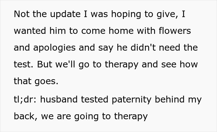 Trecho de texto discutindo um marido fazendo secretamente um teste de paternidade para seu bebê recém-nascido e planos de terapia. Trecho de texto discutindo um marido fazendo secretamente um teste de paternidade para seu bebê recém-nascido e planos de terapia.