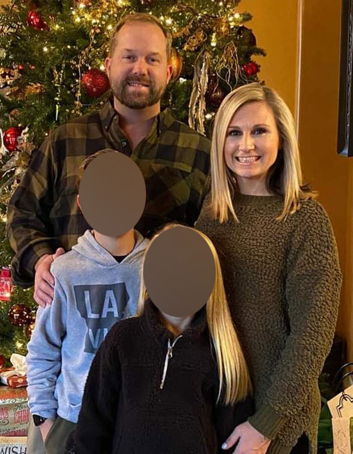 Textos em pĂąnico que o prefeito explodiu depois que ela foi supostamente pega em uma festa na piscina com o amigo do filho Textos em pĂąnico que o prefeito explodiu depois que ela foi supostamente pega em uma festa na piscina com o amigo do filho