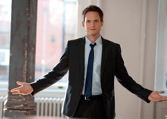 Patrick J. Adams revela que 'Eye Rolls eram uma constante' com a co-estrela de 'Suits' Meghan Markle