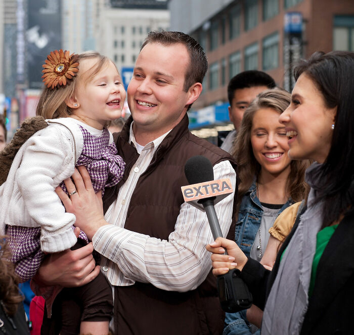 O infrator condenado Josh Duggar quebra o silêncio sobre a prisão do irmão mais novo Joseph por crime perturbador