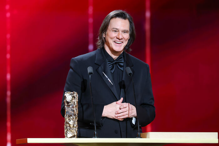 César Awards Breaks Silence On Jim Carrey Conspiracy Theory As Drag Queen Claims He Posed As Him César Awards Breaks Silence On Jim Carrey Conspiracy Theory As Drag Queen Claims He Posed As Him